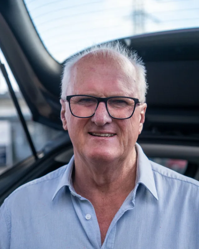 Steve, the Cash4Cars buyer, smiling in front of an open car boot